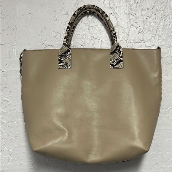 Ju-Ju-Be Tan and Black Tote with Exotic Accents Diaper Bag - Picture 3 of 10